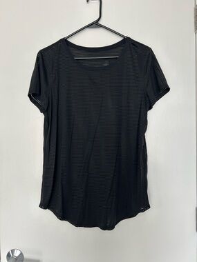 EUC Lululemon Womens Sheer Striped Print Rounded Hem T-Shirt Black Size 10